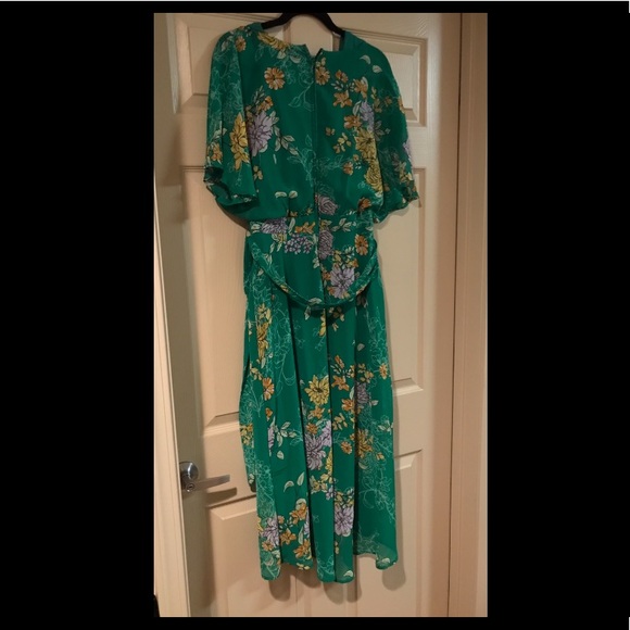 Beautiful green flower dress. Luxology - Picture 2 of 5